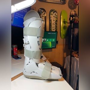 Aircast XP walker size medium